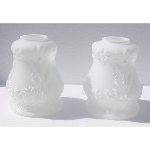 2 alte Vasen aus Opalinglas, Milchglas-0