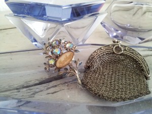 alte Brosche alter Modeschmuck