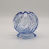 Art Deco Kugelvase aus blauem klaren Pressglas mit viereckigem Fuß und gewelltem Rand.