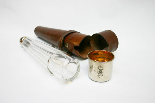 Flachmann antik bzw. alte Reiseflasche (Set: Flasche, Becher und Lederkartusche)-476
