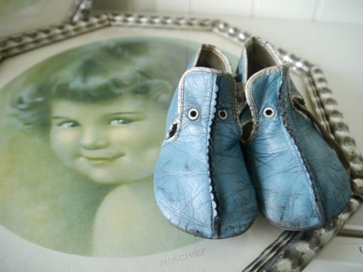 Süße alte Kinderschuhe, Shabby, babyblau, wohl um 1930-40 -1769