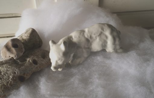 Eisbär aus Porzellan