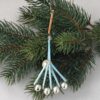 Alter Gablonzer Christbaumschmuck, Fächerform, hellblau mit silber Perlen