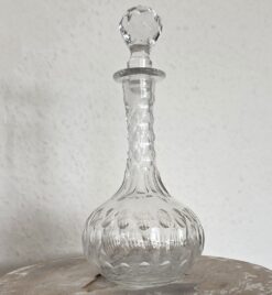 Antike Karaffe für Likör, Olivenschliff, geschliffener Stöpsel